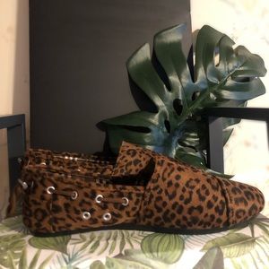 Apple bottoms slip on shoe